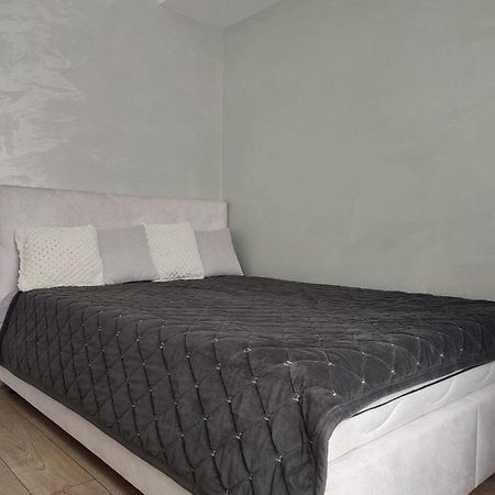 Посуточно! Современная Смарт-Квартира М. Дворец Спорта, Олимпийская. Kharkiv Extérieur photo